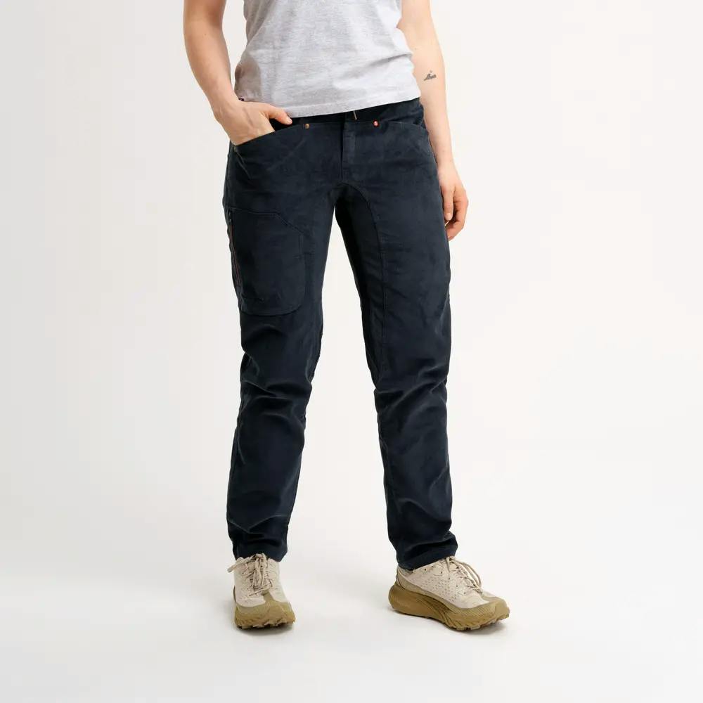 Elevenate women's après cord pants midnight - Bild 3