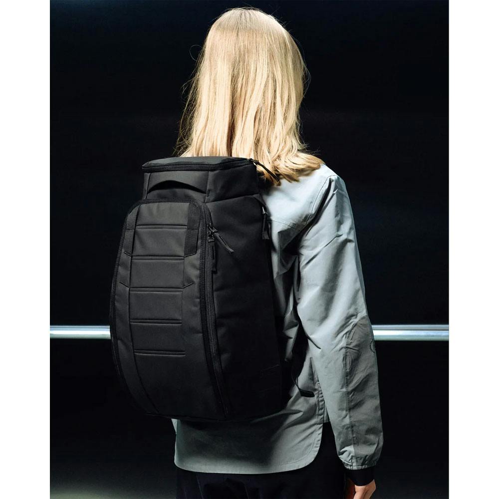 DB Hugger Backpack 25L Black Out - Bild 2